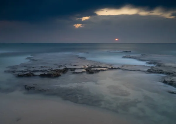 İsrail 'in deniz kıyısında bulutlu hava yolculuğu — Stok fotoğraf