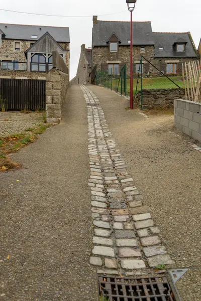 Architecture de petite ville française en Bretagne — Photo