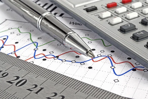 Fundo de negócios com gráfico, caneta e calculadora — Fotografia de Stock