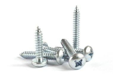 Beyaz arkaplanda vidalar