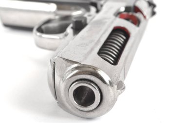 Beyaz arka plan üzerinde tabanca