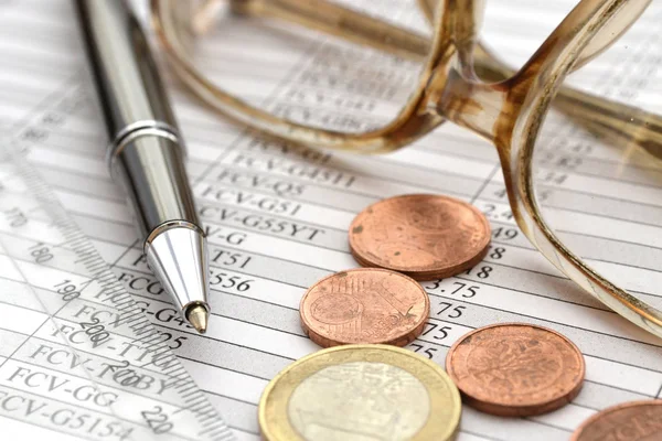 Financial background with money, glasses, table and pen — Stock Photo, Image