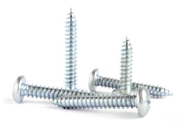 Beyaz arkaplanda vidalar