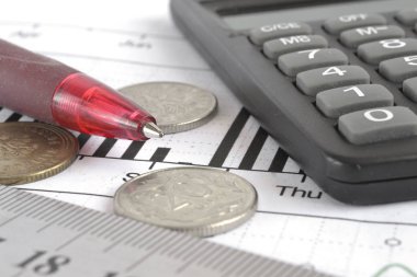 Para, hesap makinesi, grafik ve kalem ile mali geçmiş