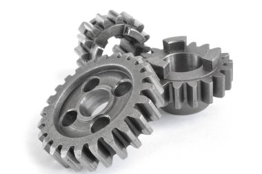 beyaz zemin üzerinde üç metal Dişliler