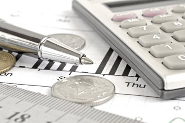 Para, hesap makinesi, grafik ve kalem ile mali geçmiş