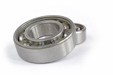 Beyaz arka plan üzerinde iki yatakları