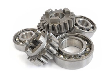 Beyaz arka planda dişliler ve yönler