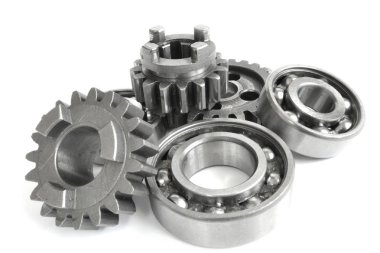 Beyaz arka planda dişliler ve yönler