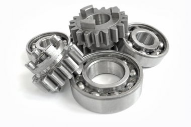 Beyaz arka planda dişliler ve yönler