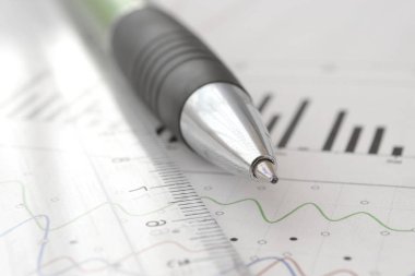 grafik, cetvel ve kalem ile iş arka