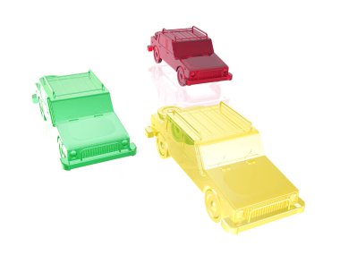 Beyaz yansıtıcı arka plan üzerinde renkli arabalar