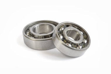 Beyaz arka plan üzerinde iki yatakları