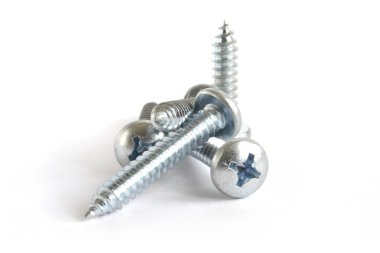 Beyaz arkaplanda vidalar