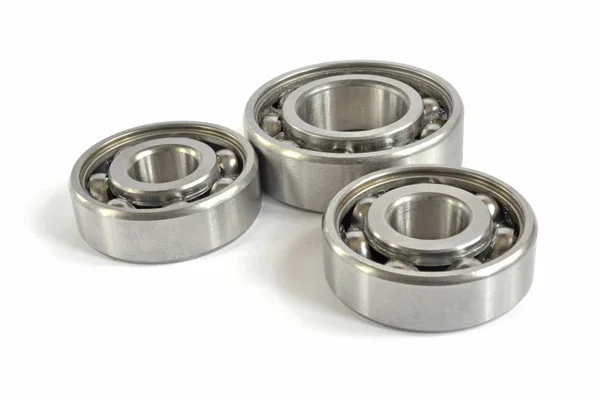 Beyaz zemin üzerinde üç yatakları