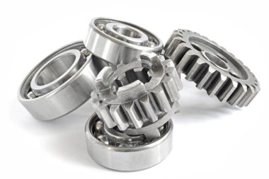 Beyaz arka planda dişliler ve yönler