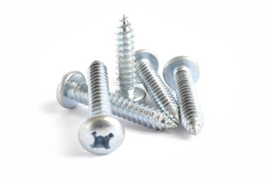 Beyaz arkaplanda vidalar