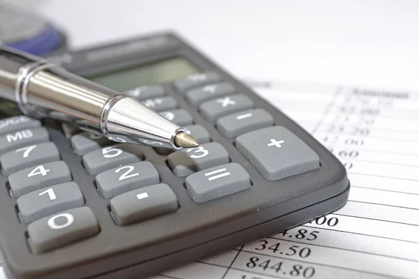 Business background with table, pen and calculator — Stock Photo, Image