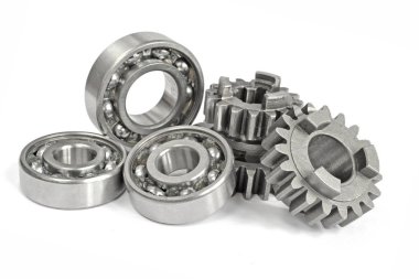 Beyaz arka planda dişliler ve yönler