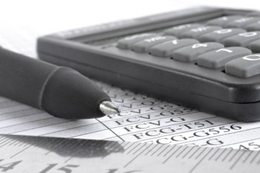 İş geçmişi grafik, tablo, kalem ve hesap makinesi.