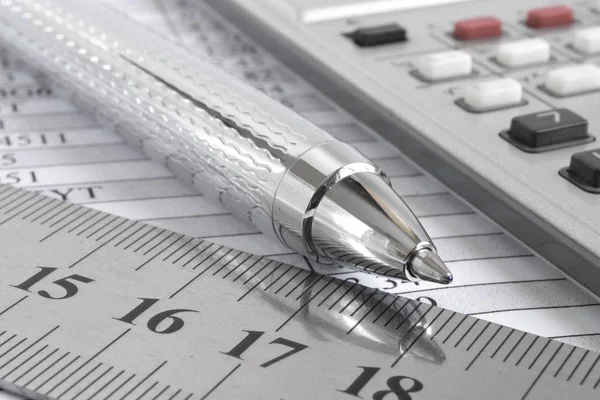 Fondo Comercial Con Mesa Pluma Calculadora — Foto de Stock