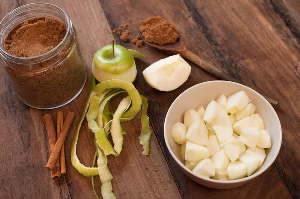 Ingrédients pour sauce aux pommes maison — Photo