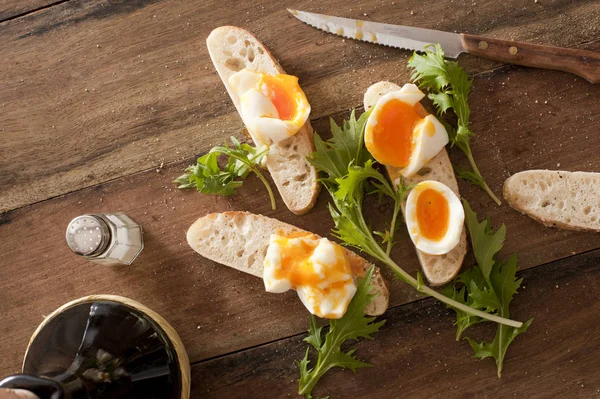 Bread soldiers with eggs — Stock Photo, Image