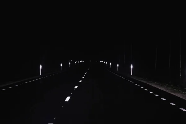 Красивая Черная Ночная Дорога — стоковое фото