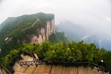 Tianmen Dağı 'ndaki Tianmen Dağı Ulusal Parkı.