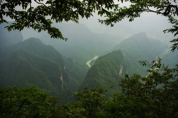 Гора Тяньмэнь Национальном Парке Тяньмэнь — стоковое фото