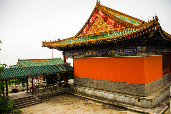 Гора Тяньмэнь в Национальном парке Тяньмэнь
.