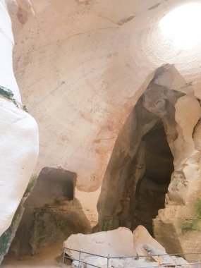 İsrail mağaraları