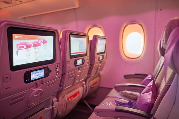 Внутри Airbus A320 авиакомпании Emirates — стоковое фото