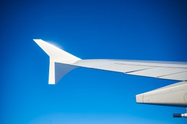 sol kanat ile winglet.