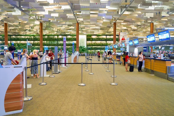 Check-in Schalter am Flughafen Changi — Stockfoto