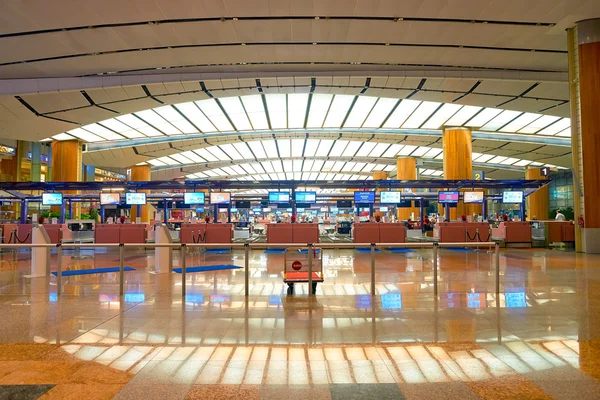 Zameldowanie liczniki lotniska Singapur-Changi — Zdjęcie stockowe