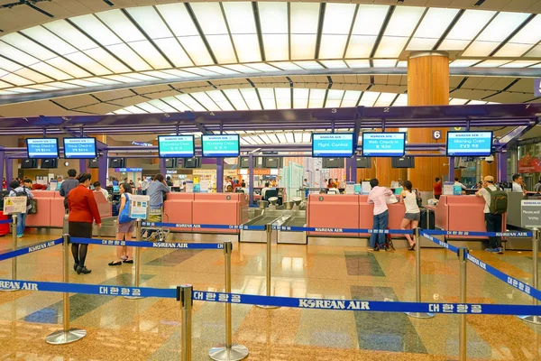 Banchi check-in Changi Aiport — Foto Stock
