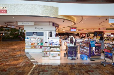 Singapur Changi Havaalanı dükkanda