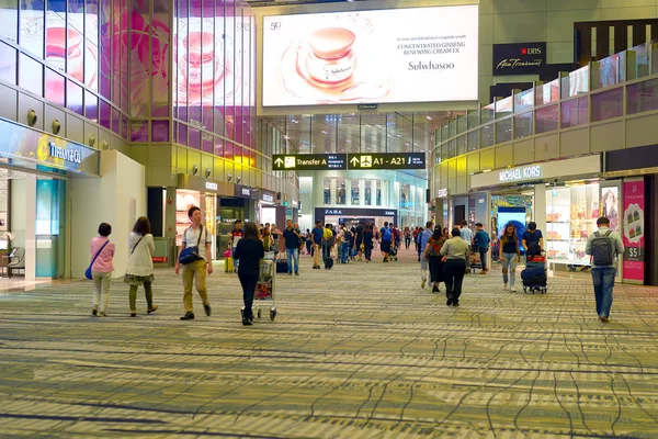 Всередині аеропорту Changi — стокове фото