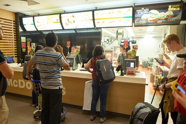 McDonald's ın Singapur Changi Havaalanı — Stok fotoğraf