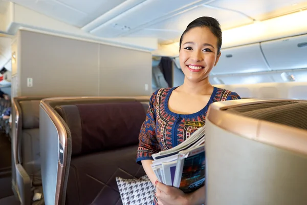 Singapore Airlines besättningsmedlem — Stockfoto