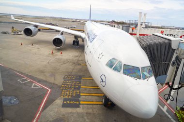 yerleşik yolcu jet uçak 