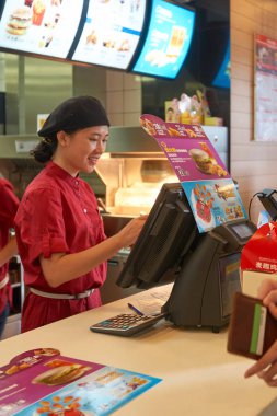 Mcdonald's restoranda çalışan 