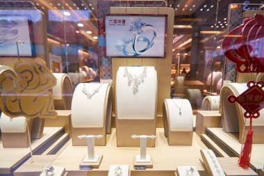 Bir mücevher dükkanında penceresini görüntülemek