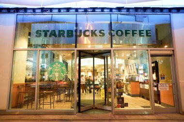 Starbucks Cafe gece