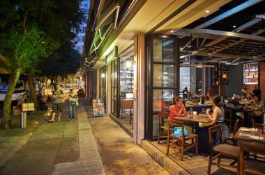 Kinsale Restoran gece