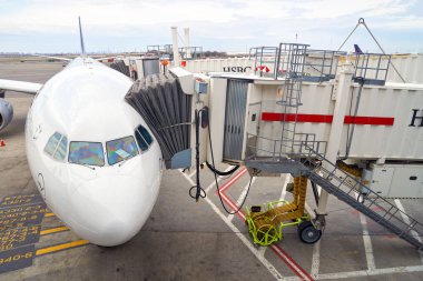 yerleşik yolcu jet uçak 