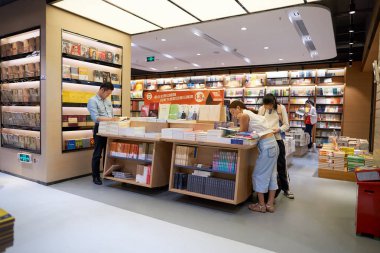 Kitapçıda Shenzhen