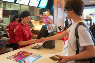 Mcdonald's Restoran kadında