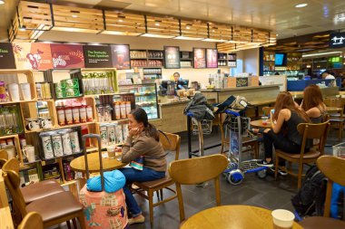 Singapur Changi Havaalanı'nda Starbucks